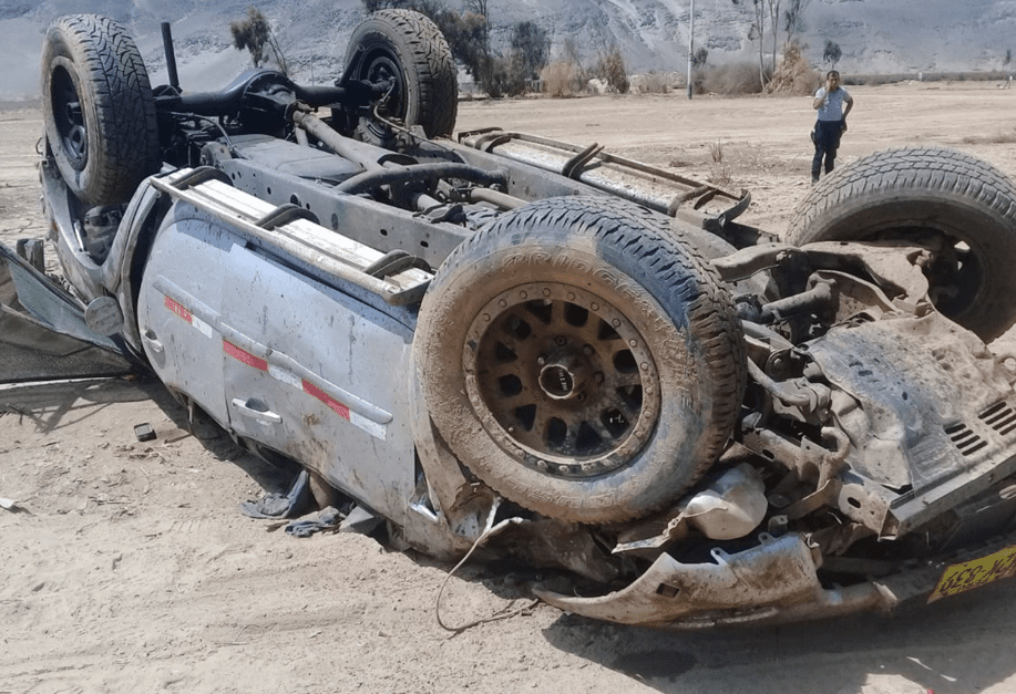 SEIS PERSONAS MUEREN TRAS DESPISTE Y CAÍDA DE CAMIONETA - CAUSA JUSTA